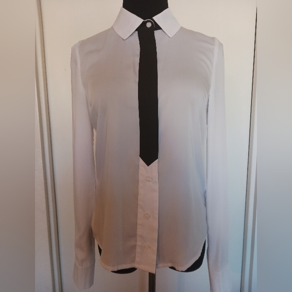 GREAT CONDITION Button-up Blouse w/Cute FAUX tie ONLY $8!! - Picture 1 of 7